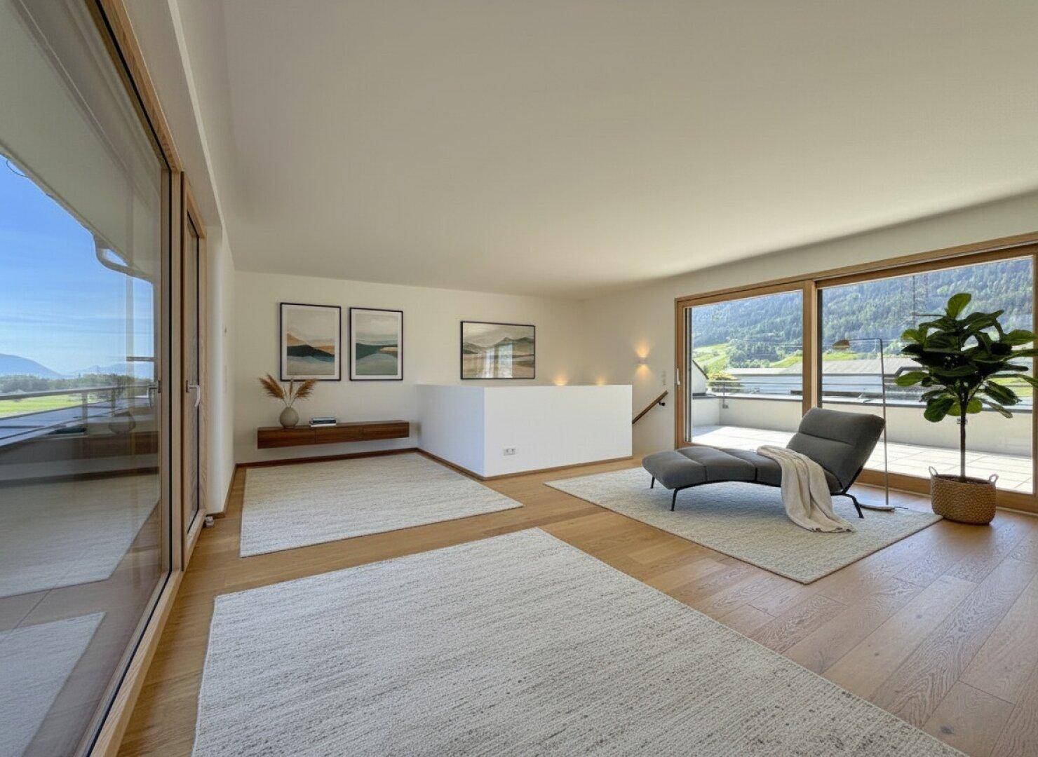 Gemütliches Wohnzimmer mit Holzboden, moderner Einrichtung und Zugang zu einem Balkon mit Bergblick.