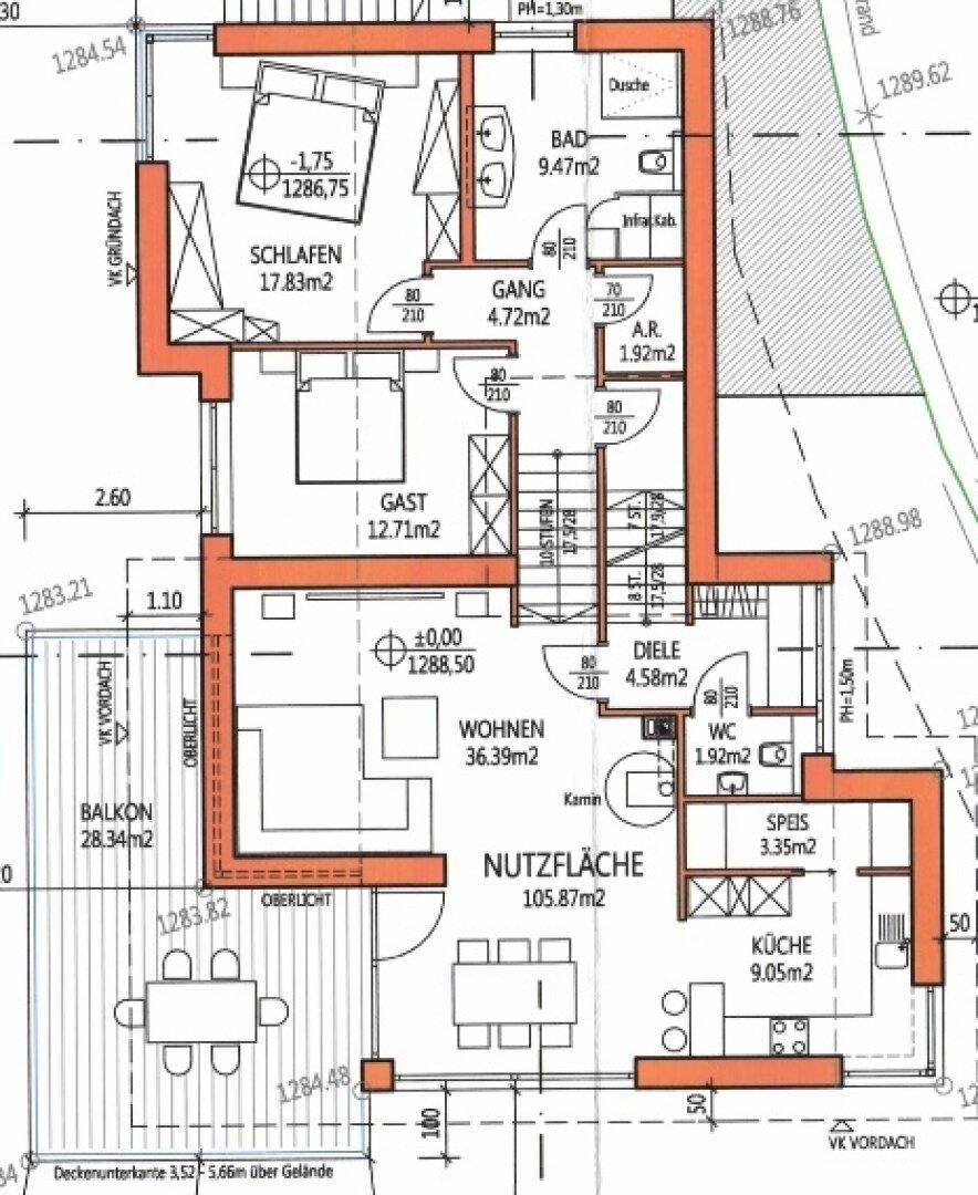 Grundriss des Obergeschosses mit Wohnbereich, Küche, Schlafzimmern und Balkon.