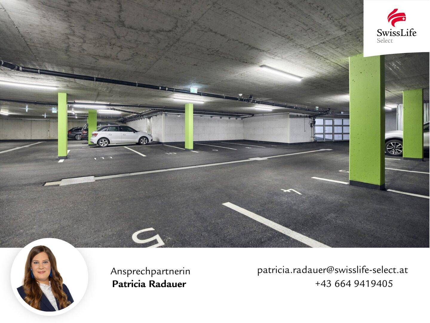 Geräumige Tiefgarage mit ausreichend Stellplätzen und guter Beleuchtung.