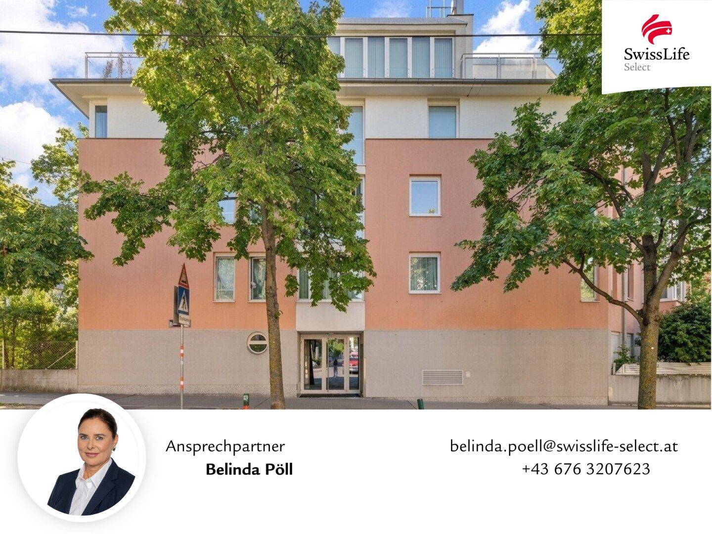 Ansicht der modernen Gebäudefassade von der Straße mit Bäumen im Vordergrund.