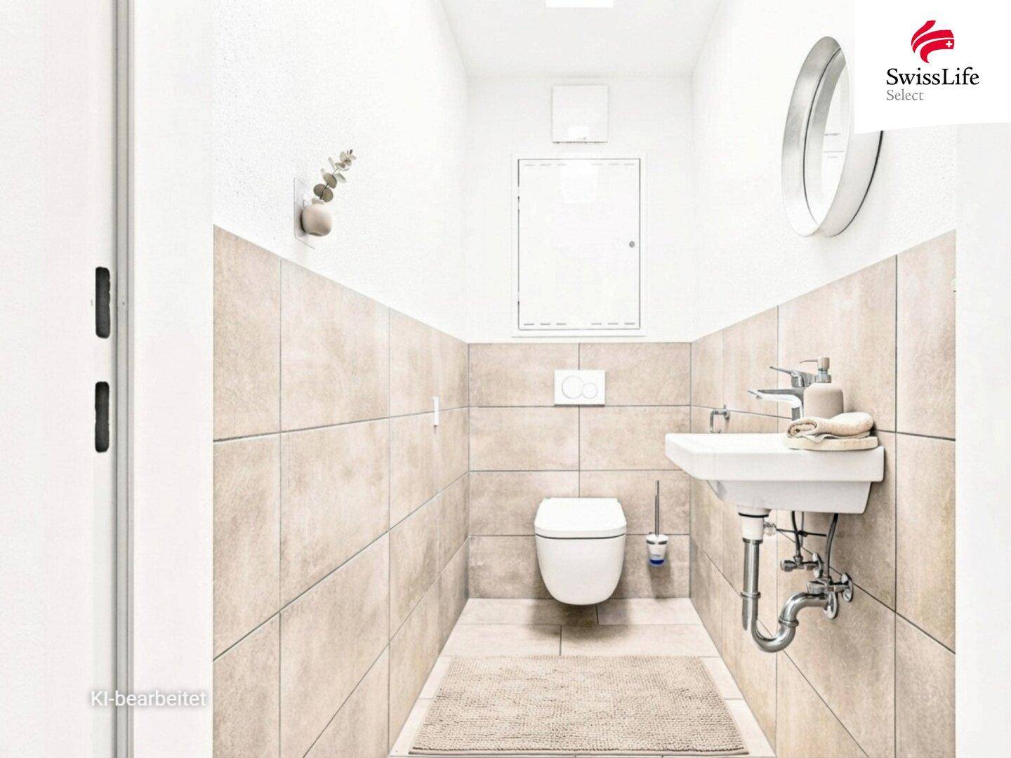 Funktionale Gästetoilette mit Wand-WC, kleinem Waschbecken und hellen Fliesen.