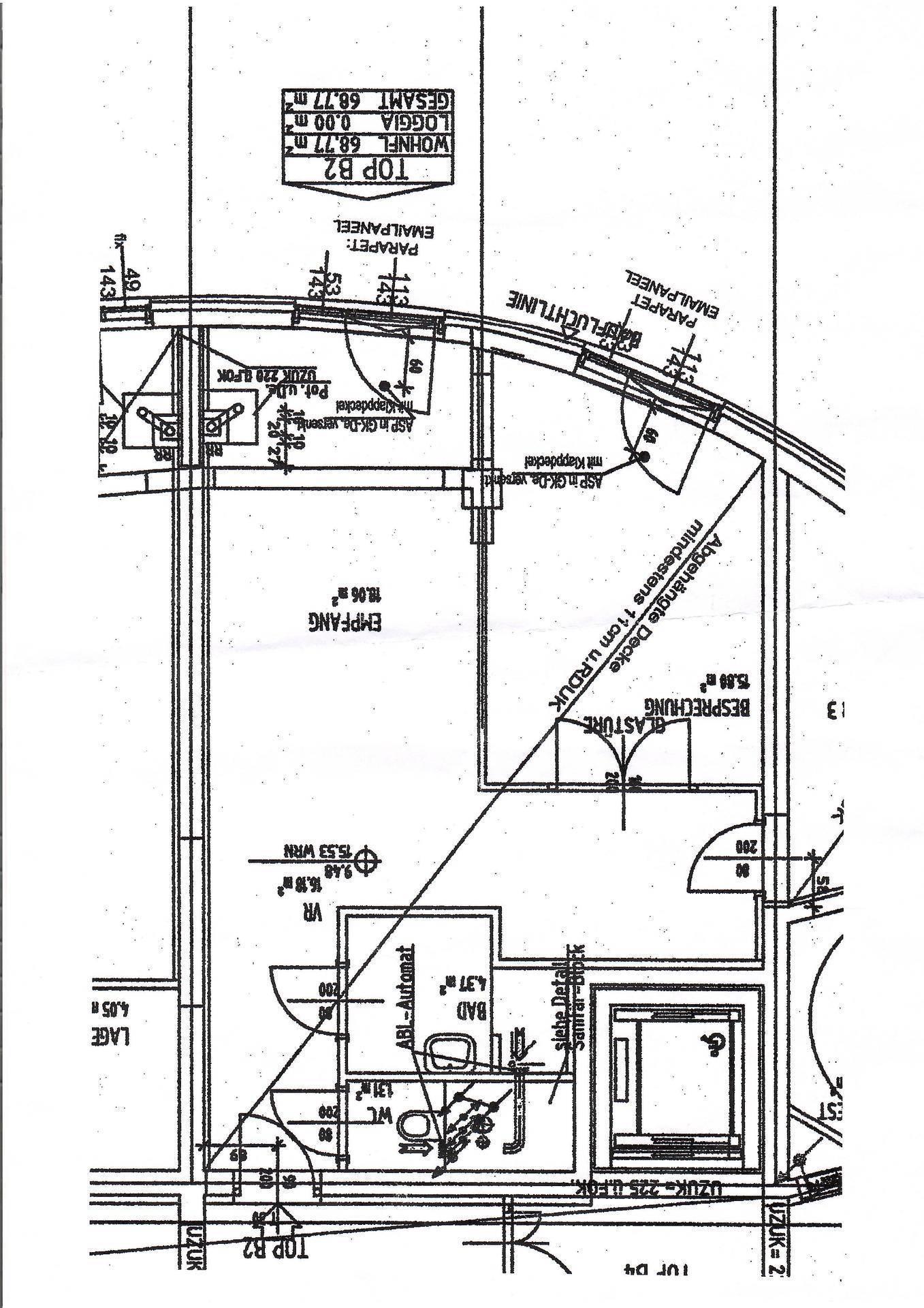 Grundrissplan mit Raumaufteilung, inklusive Empfang, Besprechungsraum, Bad und Loggia.