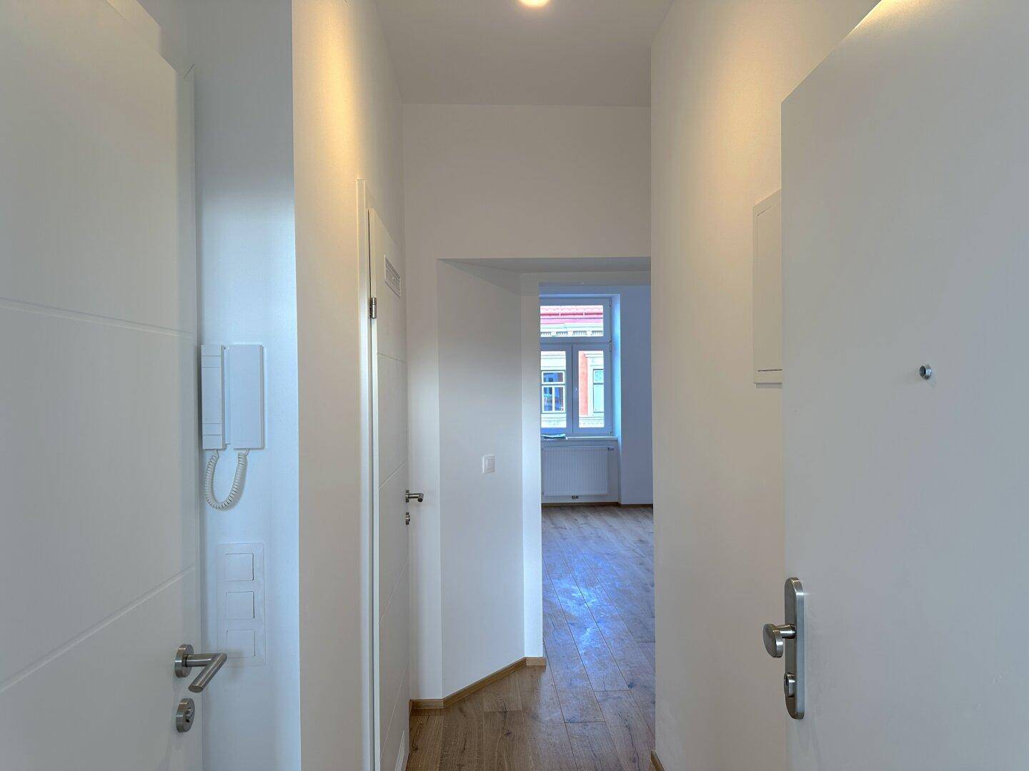 Erstbezug nach Sanierung! charmante 2-Zimmer Altbauwohnung trifft auf modere Ausstattung - jetzt zuschlagen - Widok 3