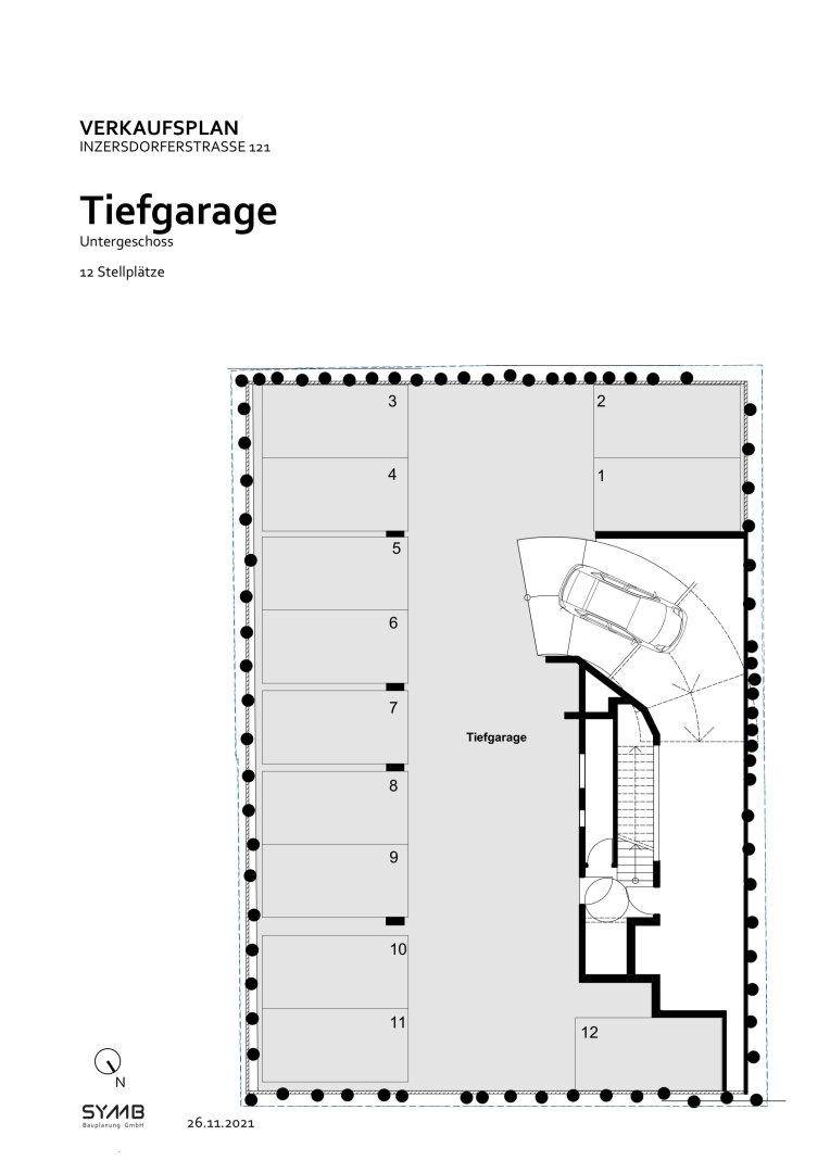 Grundrissplan einer Tiefgarage mit nummerierten Stellplätzen und Zufahrt.