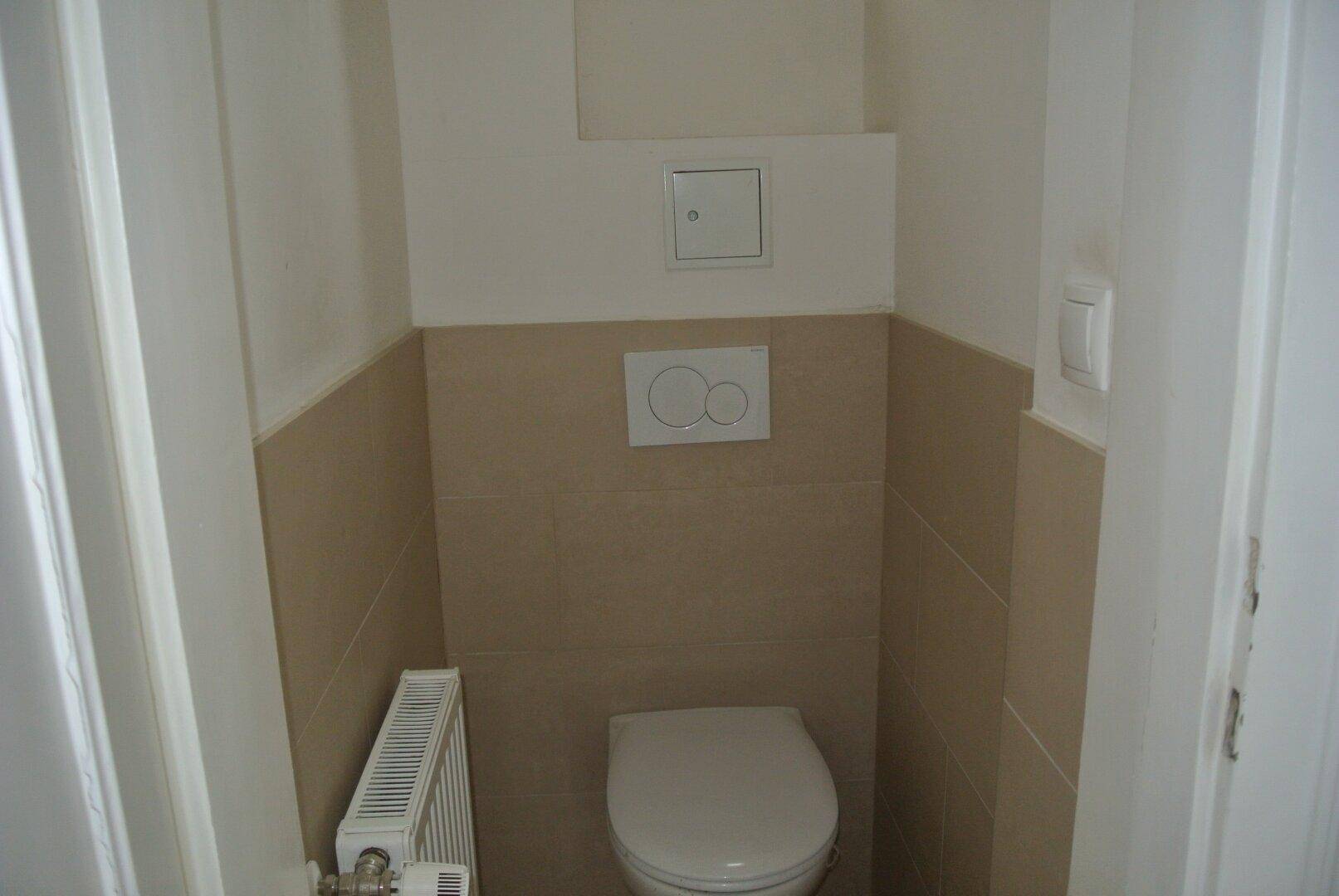 WC inkl. Handwaschbecken Symbolbild