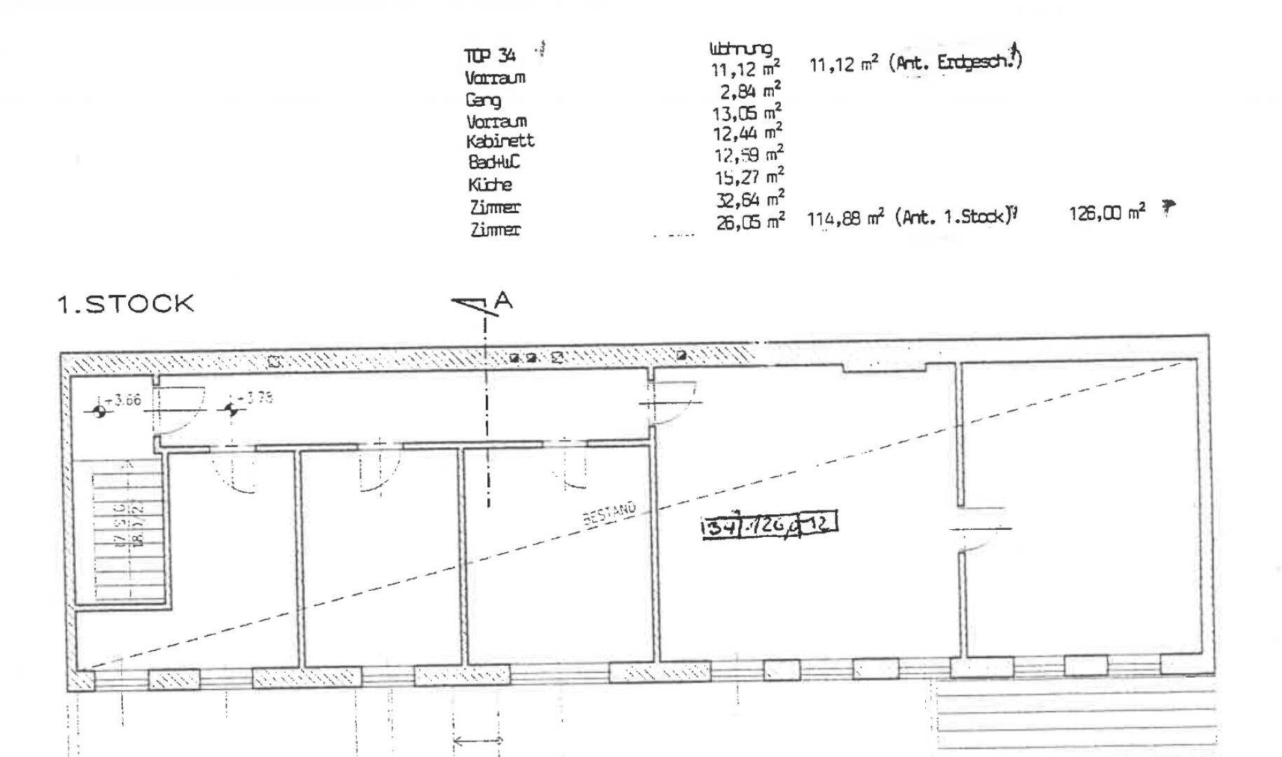 Grundriss des ersten Stocks mit mehreren Räumen, einem Vorraum und einer Treppe, inklusive Flächenangaben.