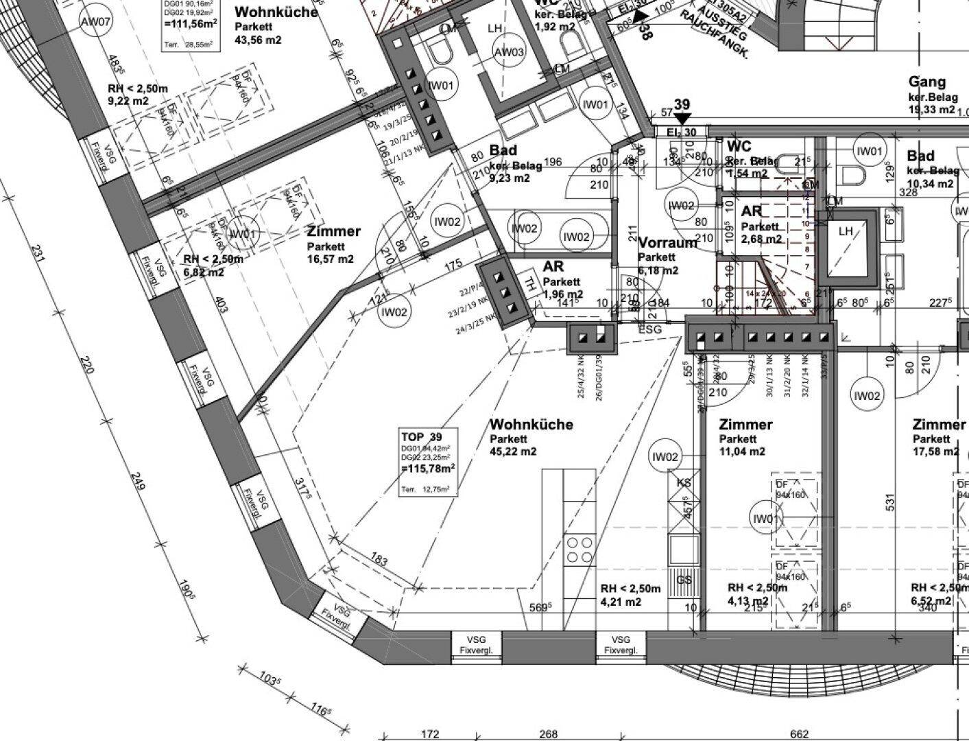 Grundrissplan mit offener Wohnküche, zwei Bädern und Zugang zu einem Balkon.
