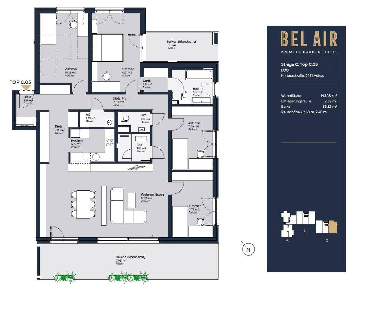Detaillierter Grundriss einer Wohnung mit mehreren Zimmern, Bädern und großzügigen Balkonen.