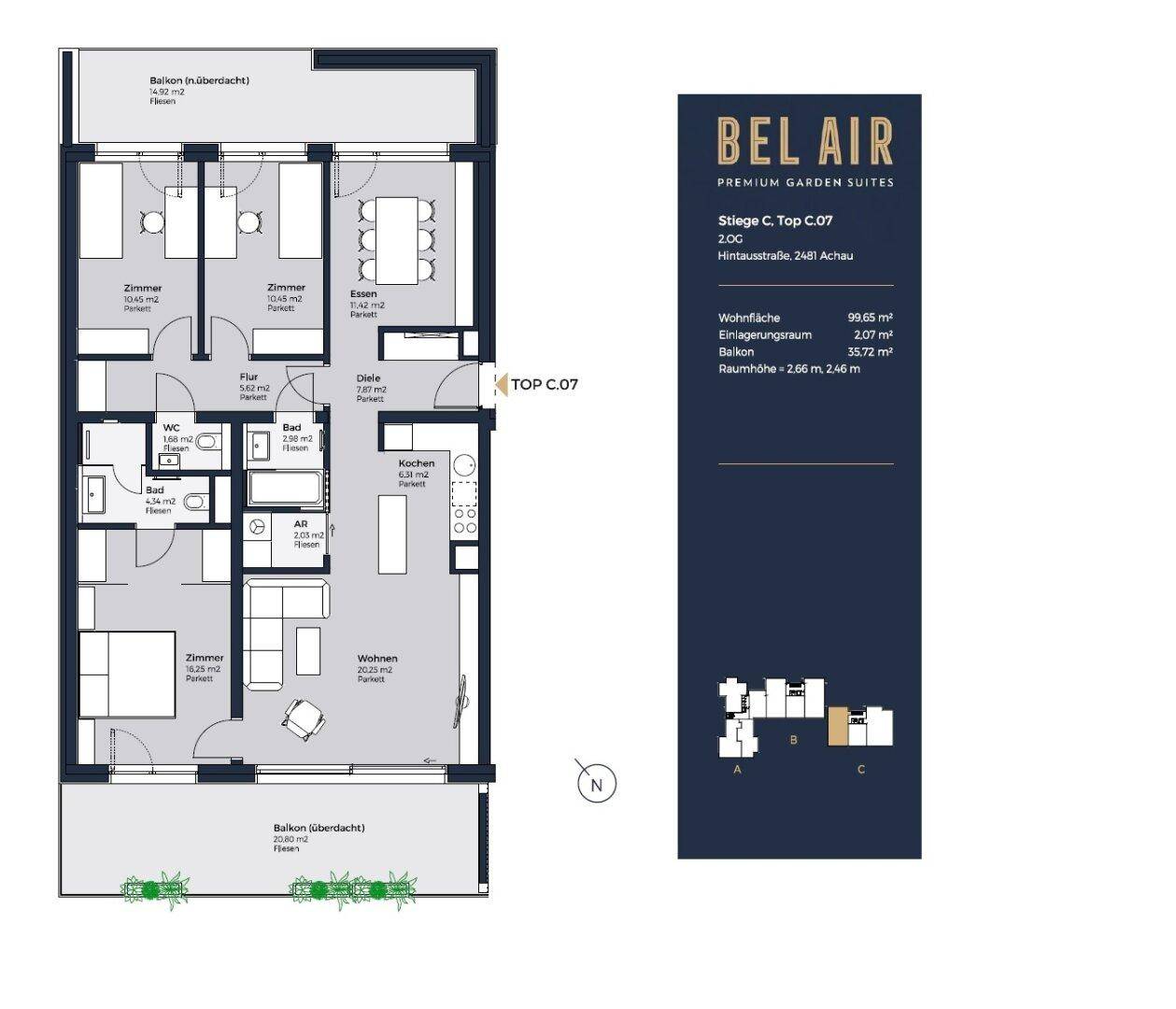 Detaillierter Grundriss einer Premium Garden Suite mit mehreren Zimmern, Bädern und zwei Balkonen.
