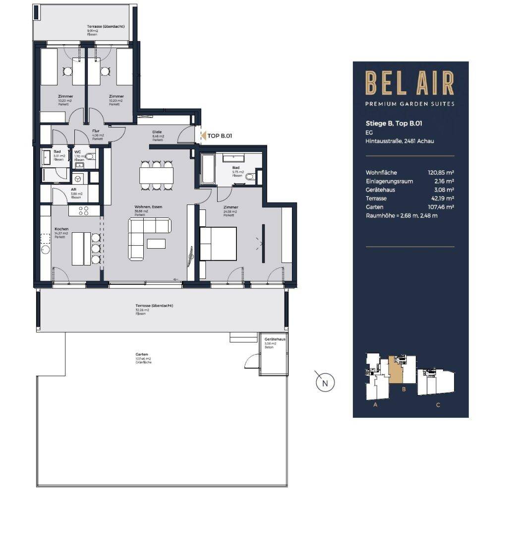 Detaillierter Grundriss einer Gartenwohnung mit mehreren Zimmern und Außenbereichen.