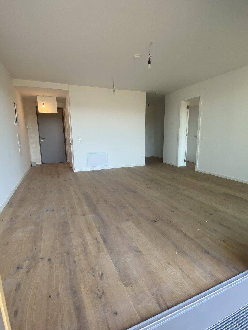 Wohnzimmer- rechts das Schlafzimmer
