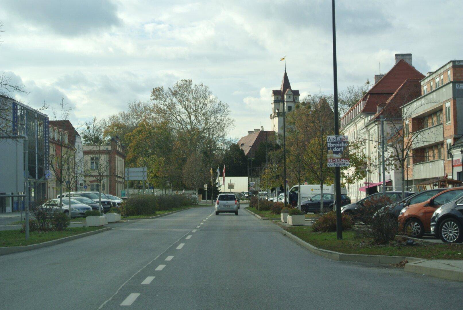 Zentrum- Post und Bank, Apotheke