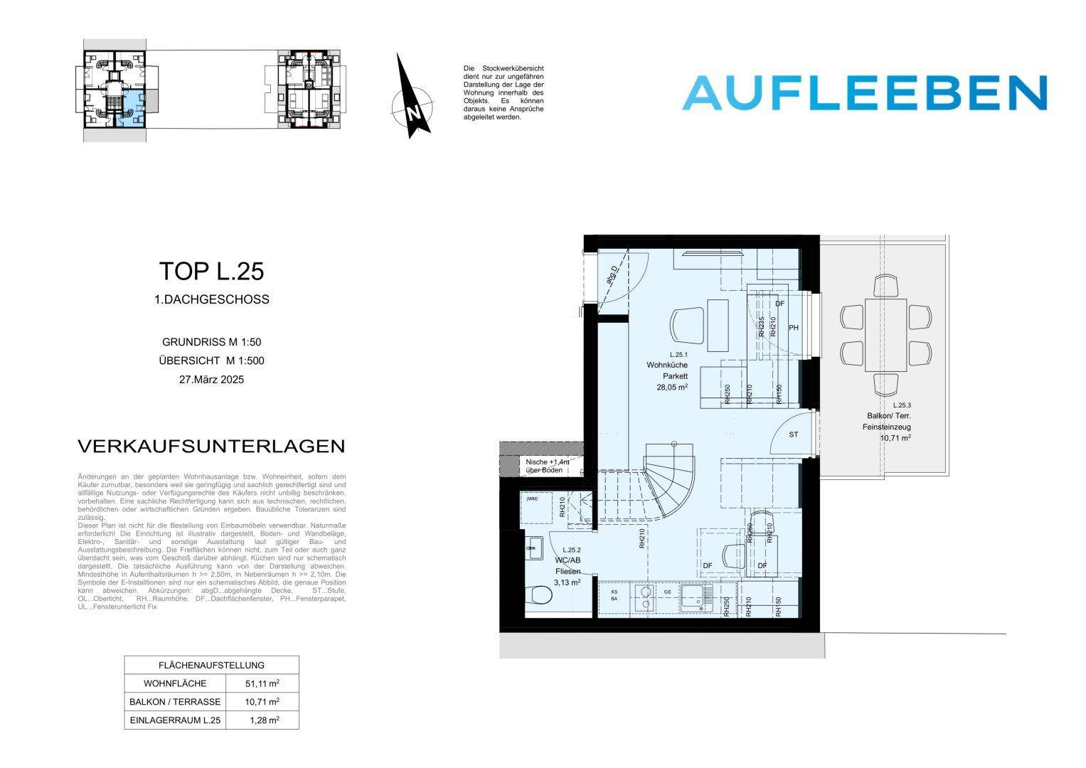 Grundriss des ersten Dachgeschosses mit offenem Wohnbereich, Küche, Bad und einem großzügigen Balkon.