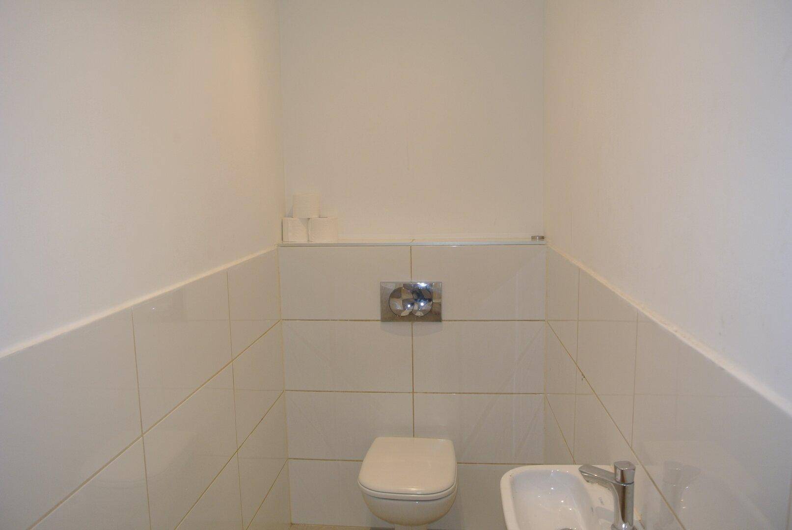 WC inkl. Handwaschbecken