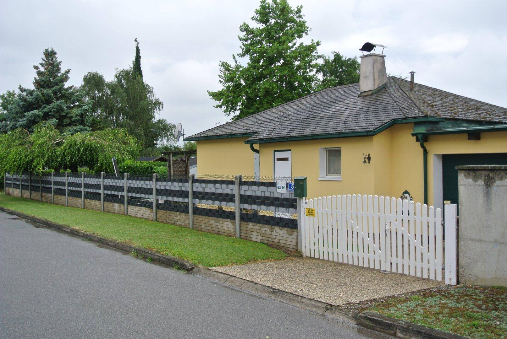 Eingangsbereich- Stellplatz am Grund