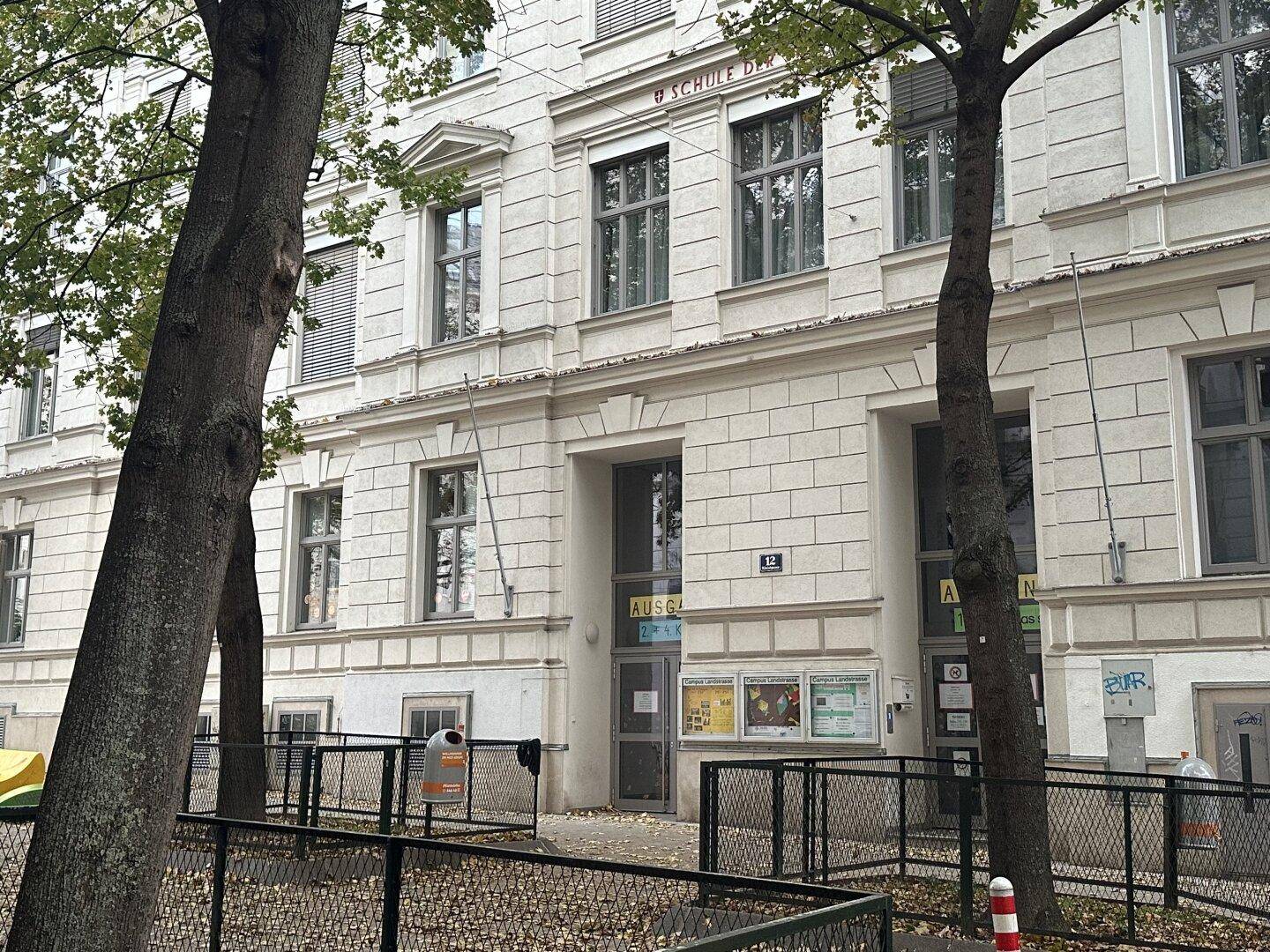 Schule ums Eck
