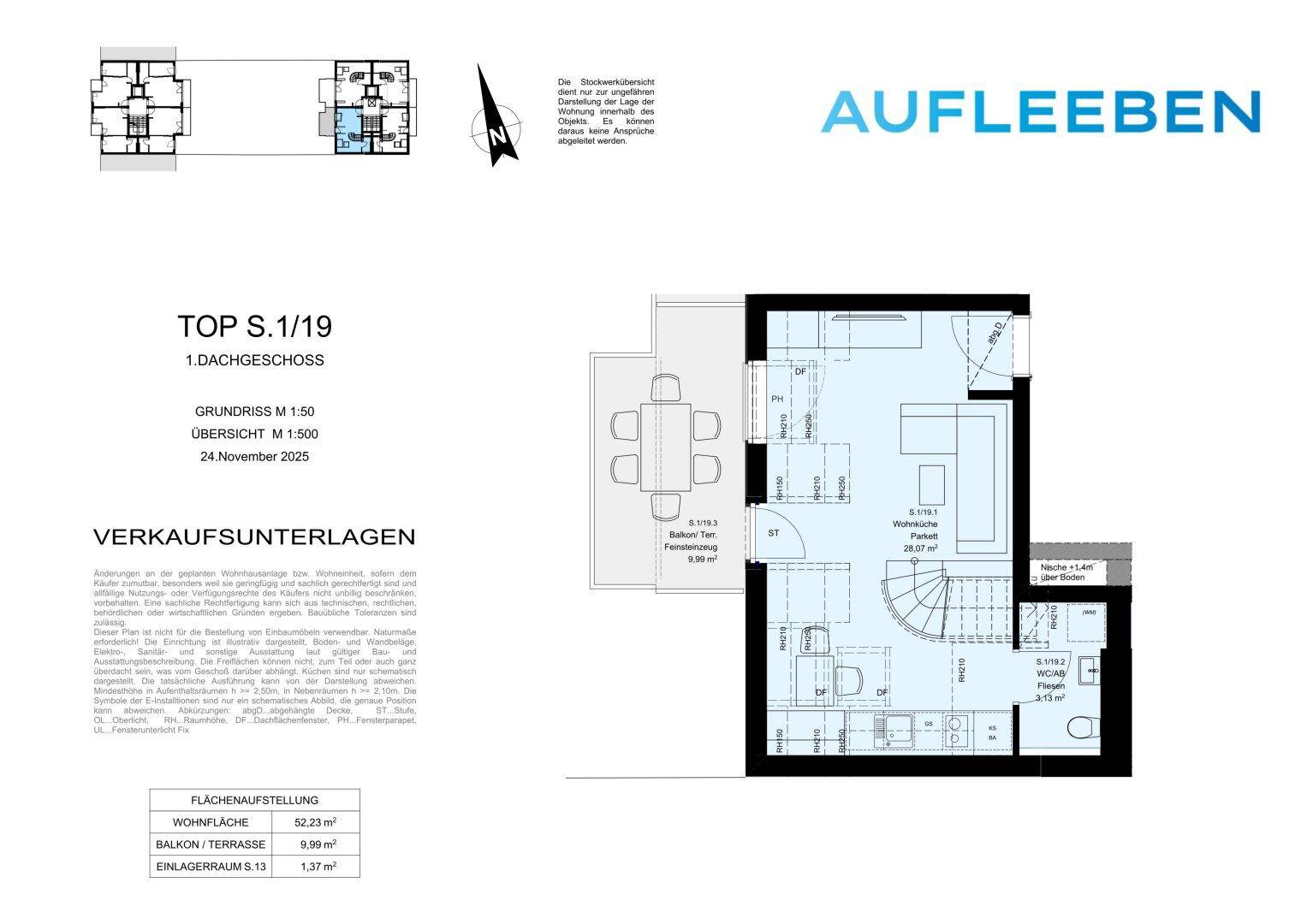 Detaillierter Grundriss des ersten Dachgeschosses (TOP S.1/19) mit offenem Wohnbereich, Küche, Bad und einem großzügigen Balkon.