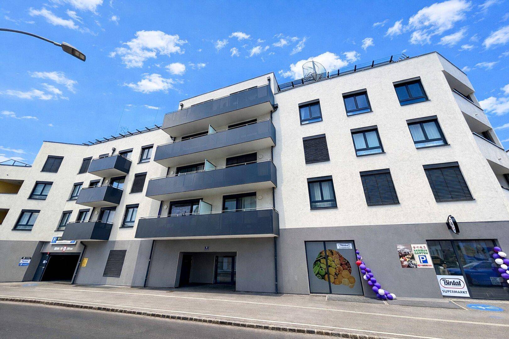 SOFORT VERFÜGBAR! FUßLÄUFIG ZU BAHNHOF &amp; HAUPTPLATZ! INKL BALKON! - Ansicht 2