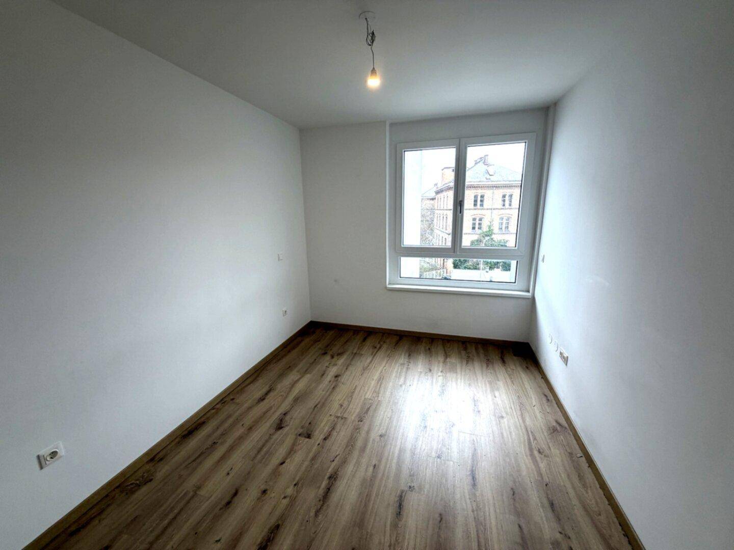 SOFORT VERFÜGBAR! FUßLÄUFIG ZU BAHNHOF &amp; HAUPTPLATZ! INKL BALKON! - Mehr