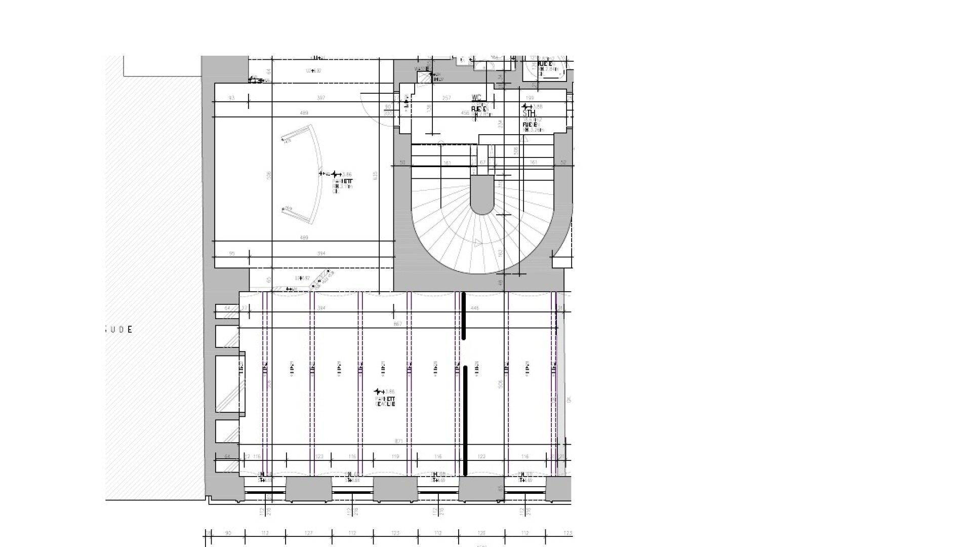 Grundriss eines Gebäudeteils mit Treppenhaus und angrenzenden Räumen.