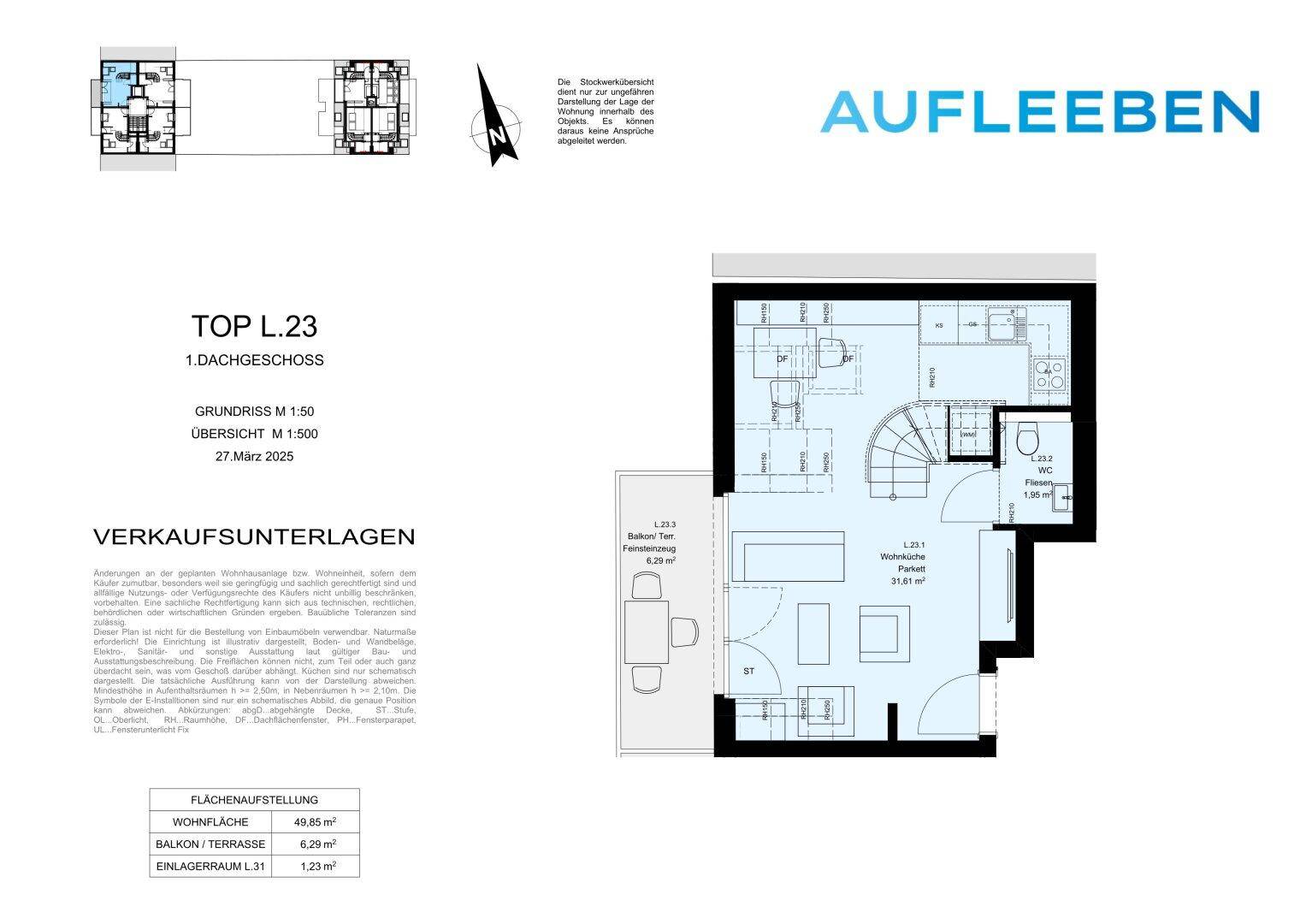 Grundriss des 1. Dachgeschosses zeigt eine offene Wohnküche, ein separates WC und Zugang zu einem Balkon/einer Terrasse.