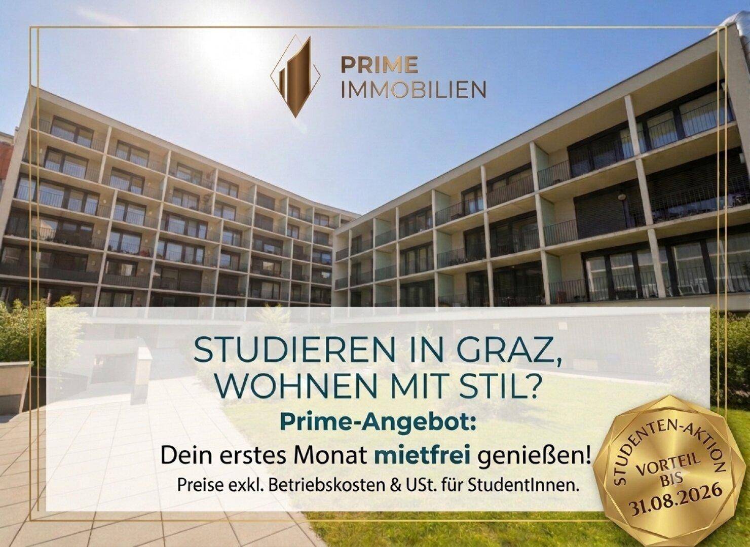 Modernes Apartmentgebäude mit vielen Balkonen und großen Fenstern unter blauem Himmel, um einen Innenhof angelegt.