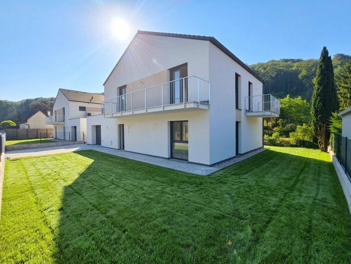 Exklusives 5-Zimmer-Einfamilienhaus mit Garage - Schlüsselfertig - Großzügige Wohnflächen trifft auf idyllischen Eigengarten - Wohnkomfort auf höchstem Niveau - Mehr