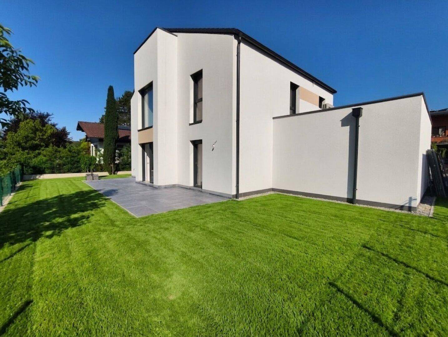 Exklusives 5-Zimmer-Einfamilienhaus mit Garage - Schlüsselfertig - Großzügige Wohnflächen trifft auf idyllischen Eigengarten - Wohnkomfort auf höchstem Niveau - Ansicht 4