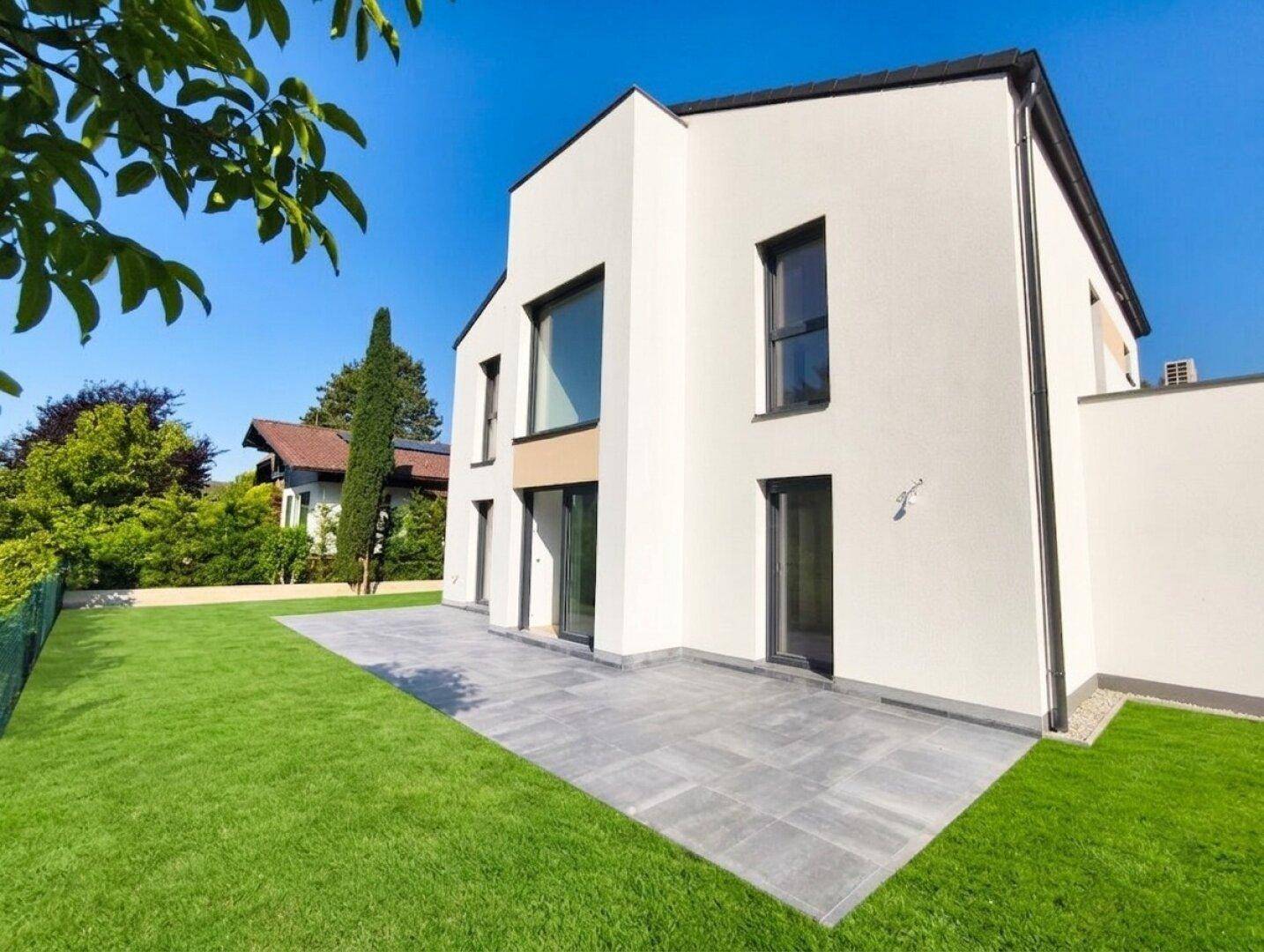 Exklusives 5-Zimmer-Einfamilienhaus mit Garage - Schlüsselfertig - Großzügige Wohnflächen trifft auf idyllischen Eigengarten - Wohnkomfort auf höchstem Niveau - Ansicht 3