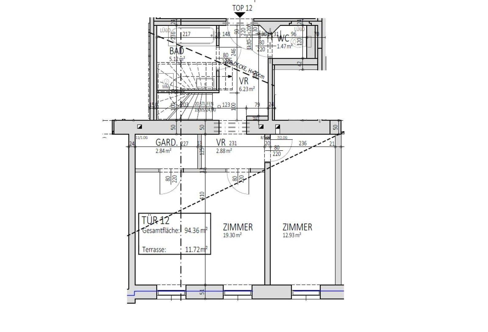 Grundriss der unteren Ebene mit zwei Zimmern, Bad, WC und Terrasse.