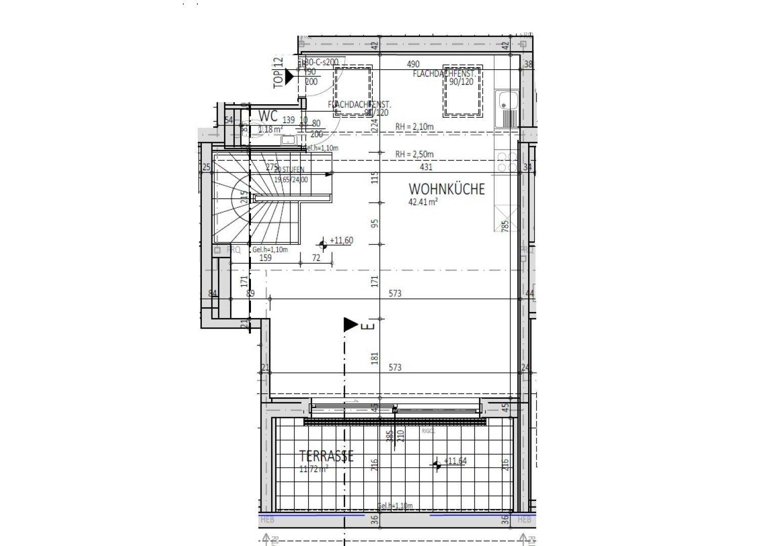 Grundriss der oberen Ebene mit Wohnküche, Bad, WC und großer Terrasse.