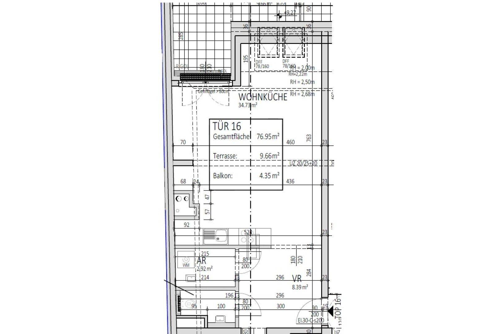 Grundriss einer Wohnküche mit Terrasse und Balkon, inklusive Flächenangaben.