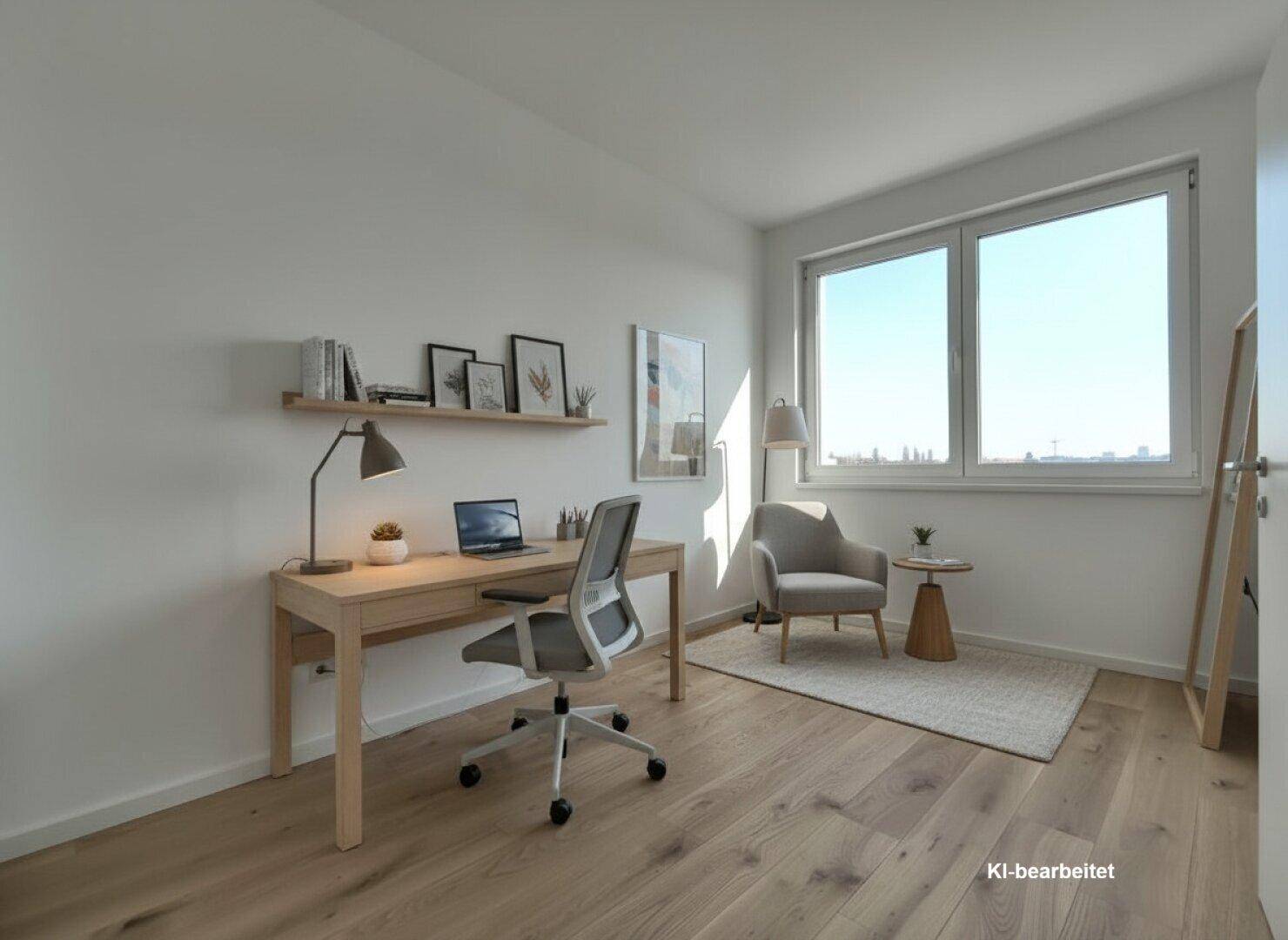 Helles Arbeitszimmer mit Schreibtisch, Regal und großem Fenster, ideal für Home-Office.