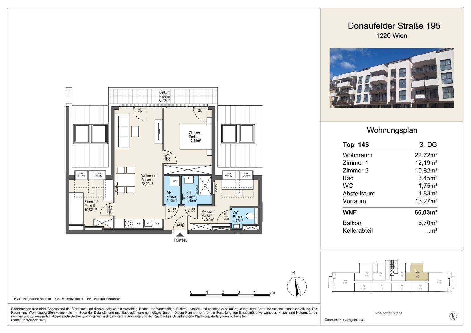 Grundriss der Wohnung Top 145 mit Wohnzimmer, zwei Schlafzimmern und Balkon.