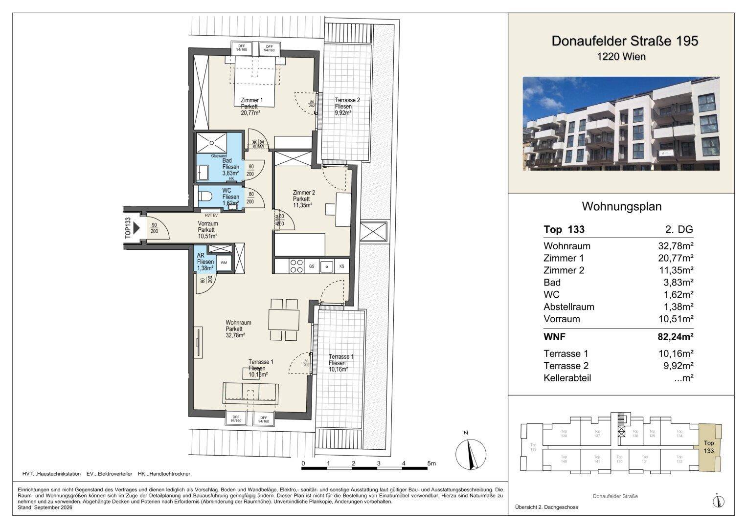 Grundriss einer Wohnung mit zwei Terrassen, mehreren Zimmern und offenem Wohnbereich.