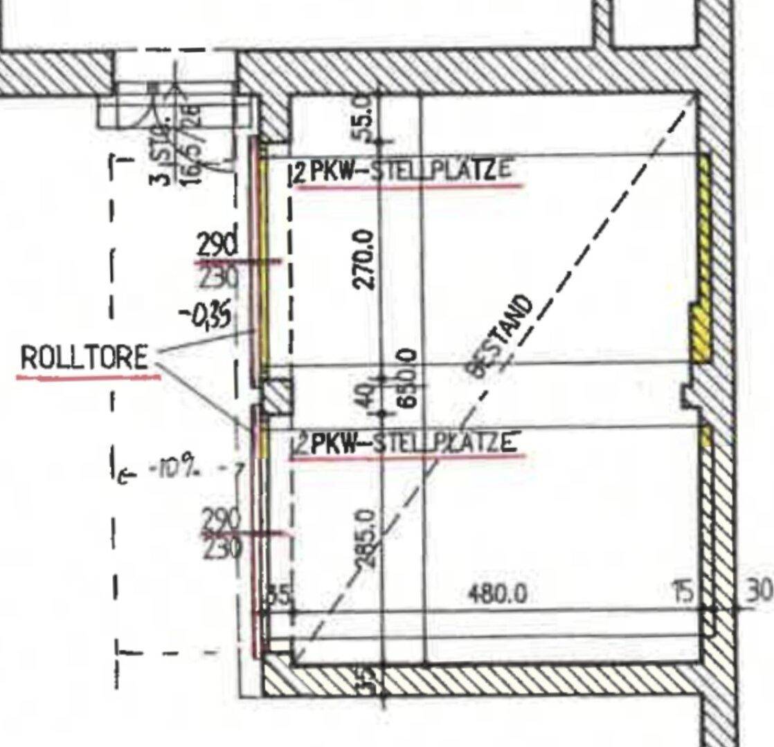 Detailansicht eines Grundrisses mit zwölf PKW-Stellplätzen und Rolltoren für die Zufahrt.