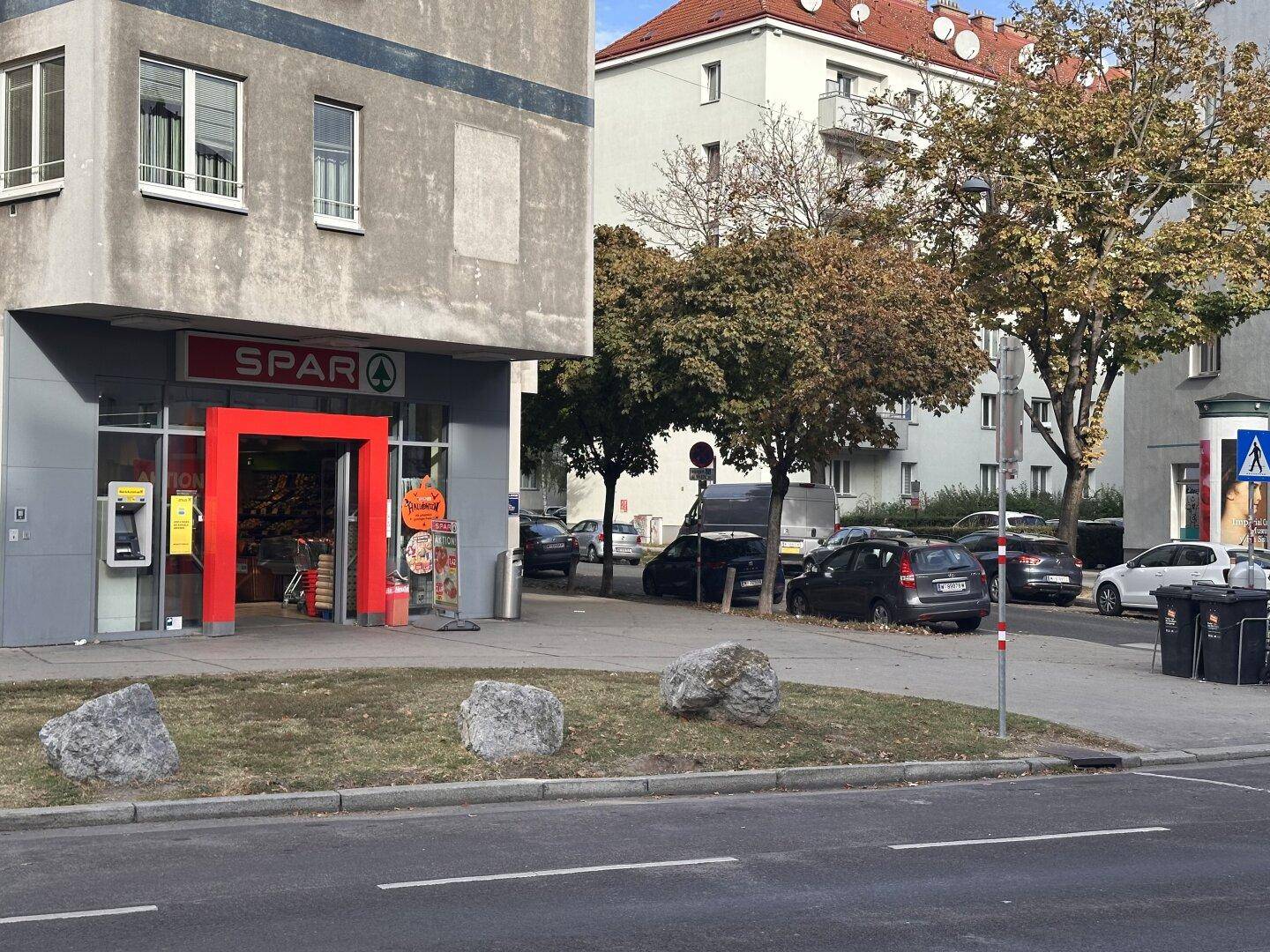 Nahversorger Spar gegenüber des Hauses