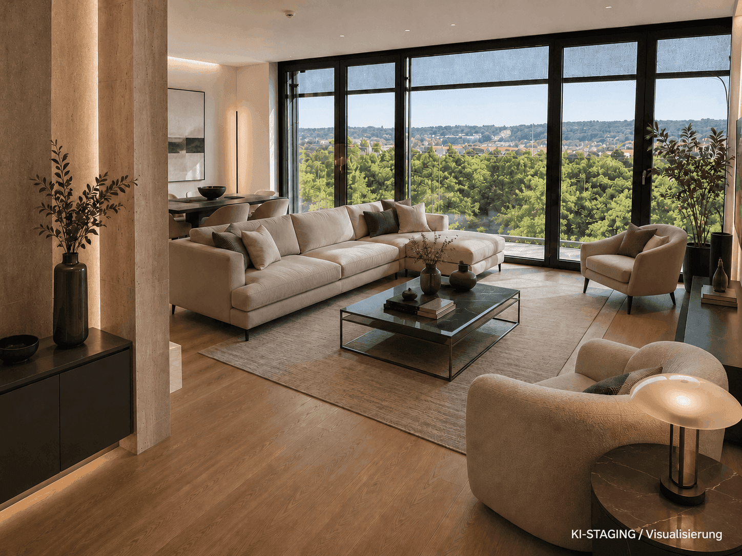 Lichtdurchfluteter Wohn- und Essbereich mit großen Fenstern, modernem Interieur und Blick ins Grüne.