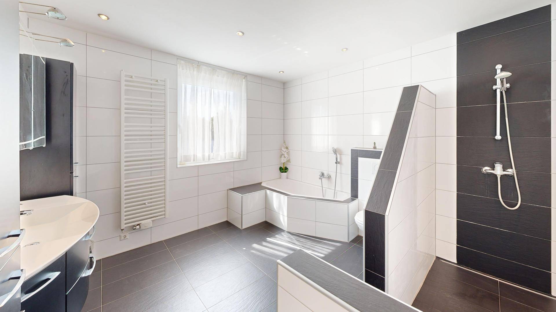 Haus 2 Badezimmer