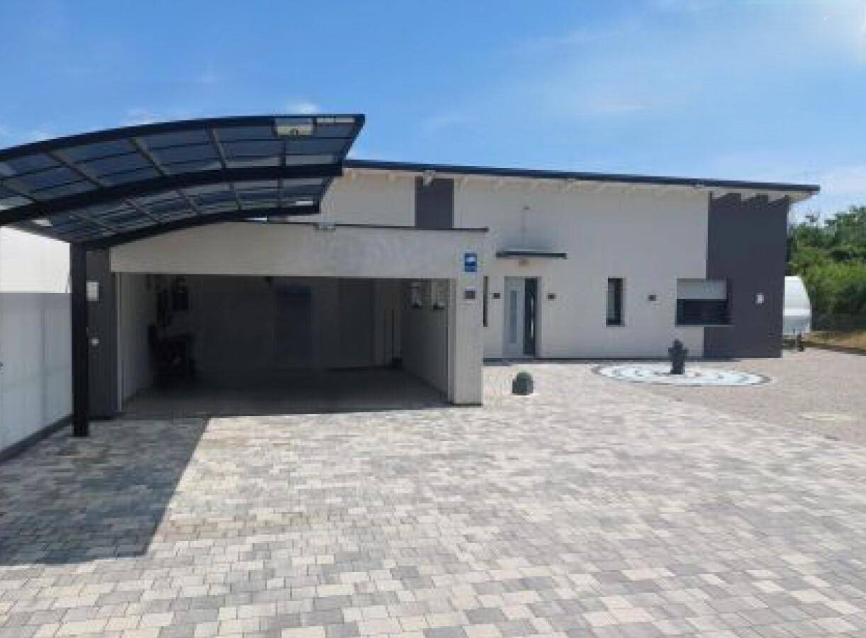 Garage und Carport