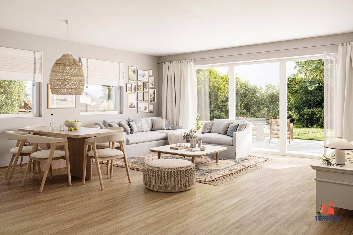 Helles, offenes Wohn-Esszimmer mit Holzboden, gemütlicher Sitzecke und Zugang zur Terrasse.