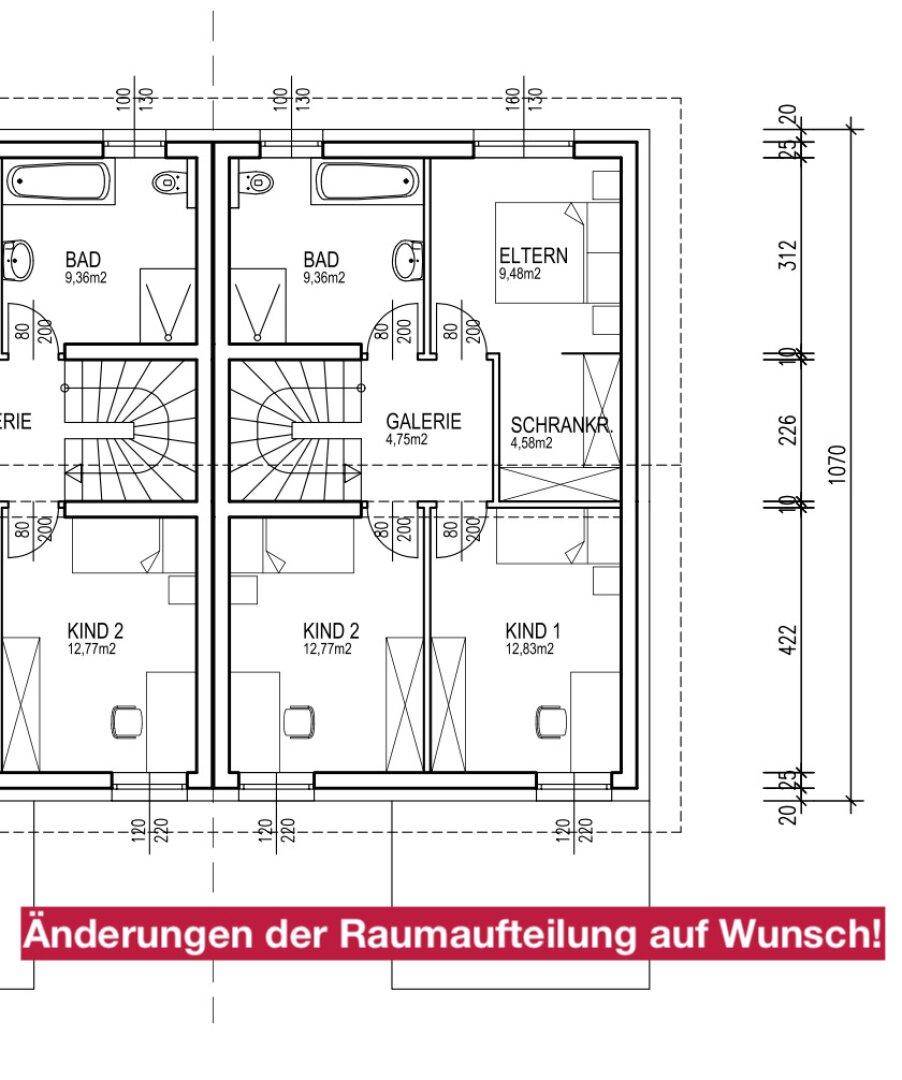Detaillierter Grundrissplan einer Etage mit zwei Bädern, mehreren Schlafzimmern, einer Galerie und einem Schrankraum.