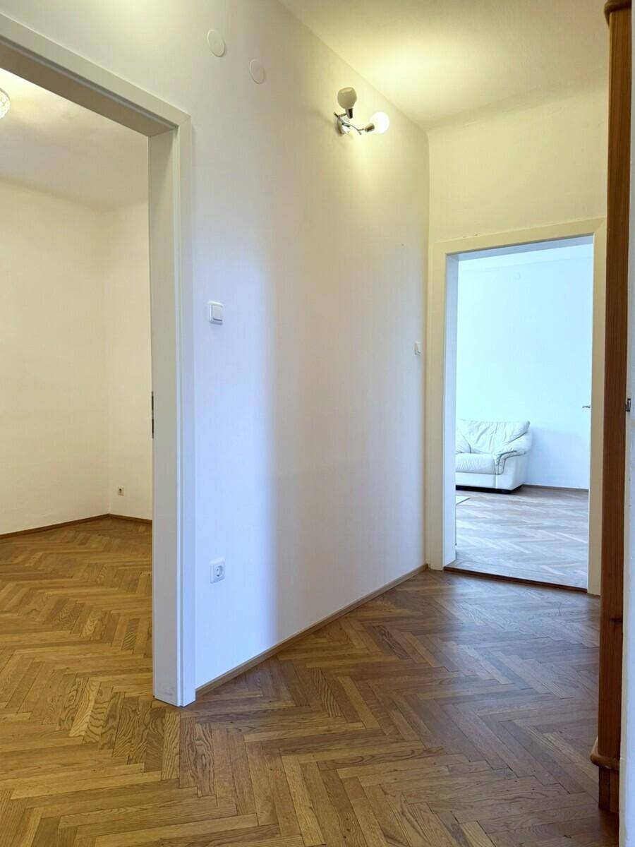 Durchgangszimmer mit viel Stauraum