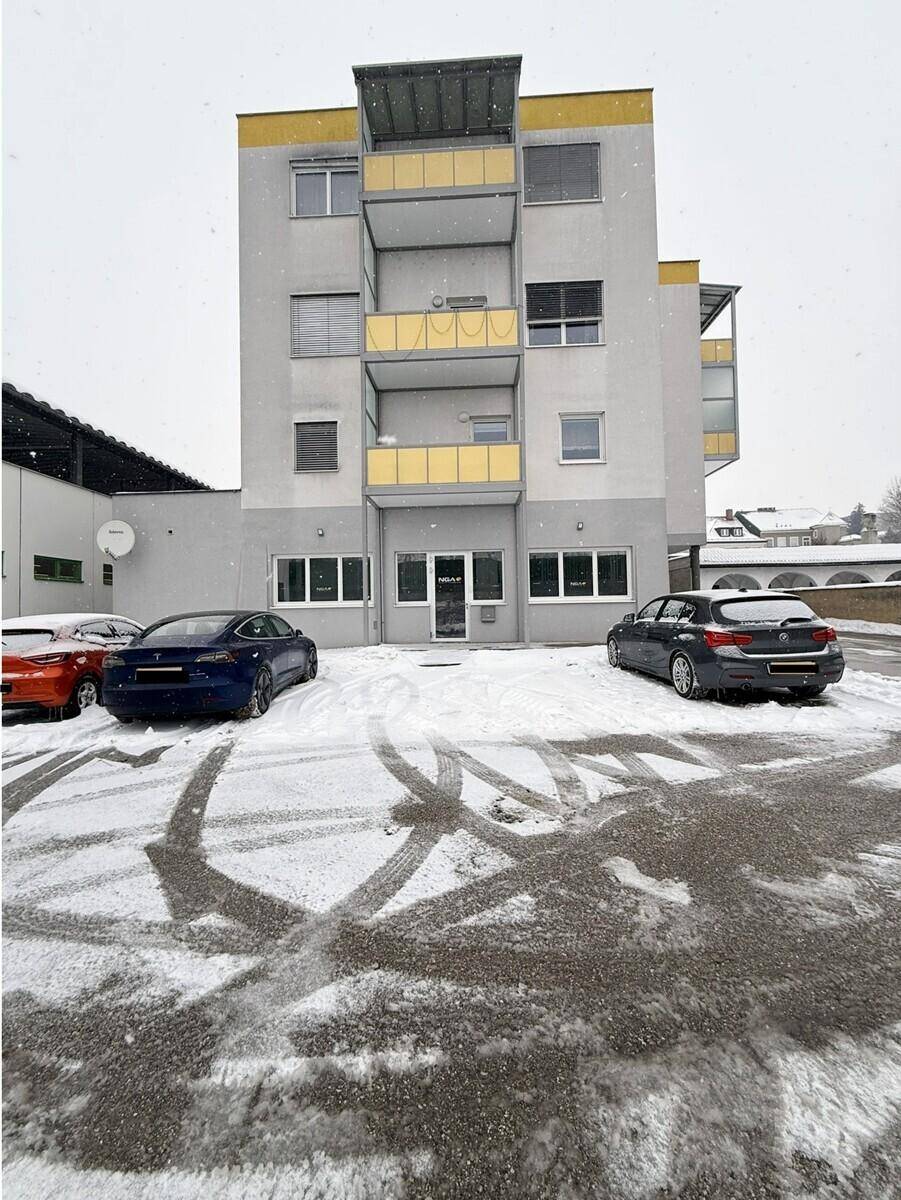 Großzügige Bürofläche mit Terrasse – teilbar &amp; zentral am Landlplatz! - Mehr