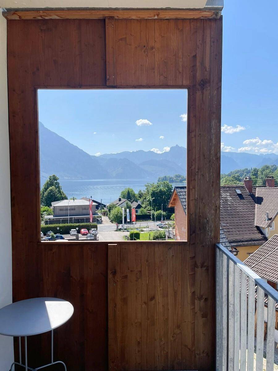Balkon mit Blick zum See