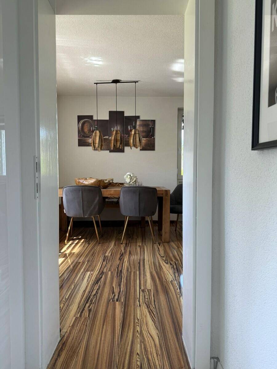 Großzügiges Familienhaus mit Doppelgarage, großem Garten und zusätzlicher Grünlandfläche! - Mehr