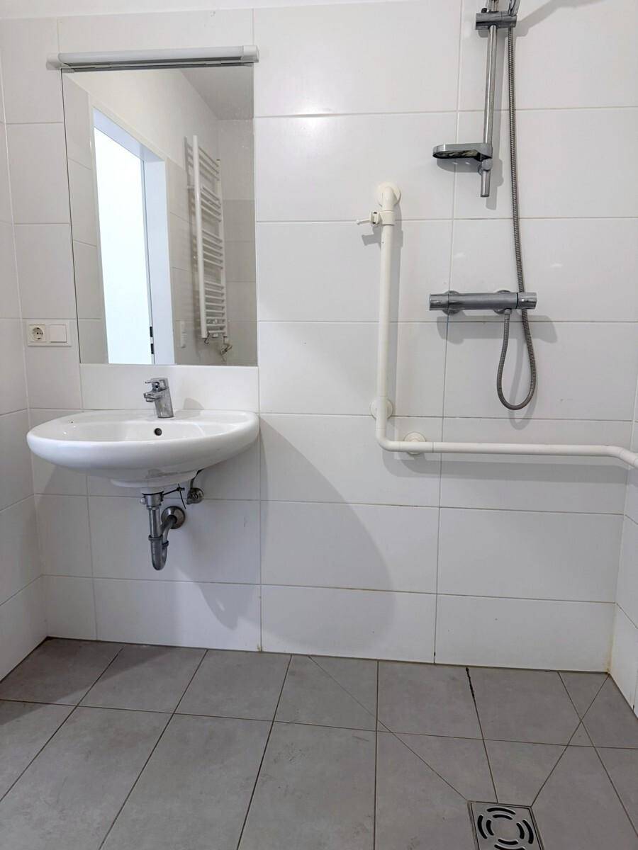 Badezimmer mit Dusche