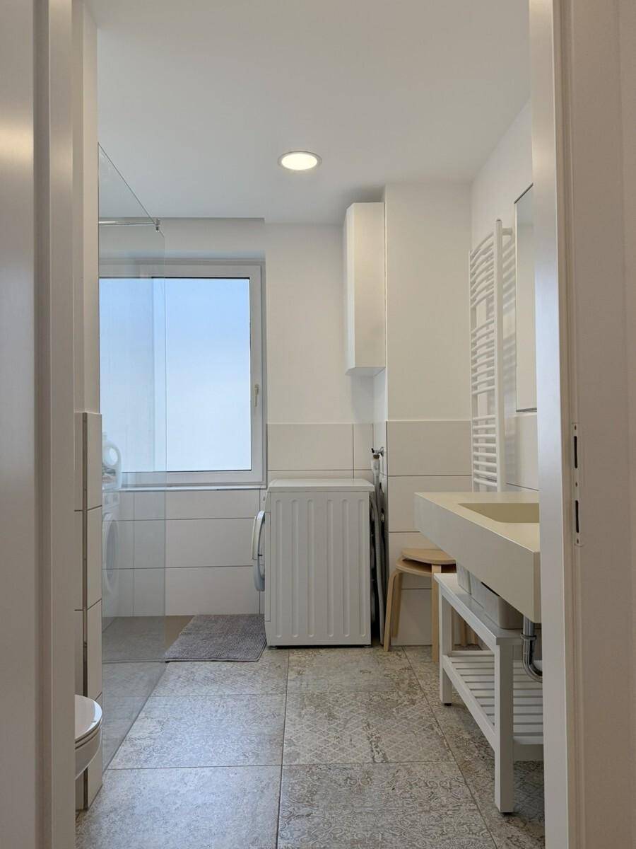 Badezimmer mit Fenster