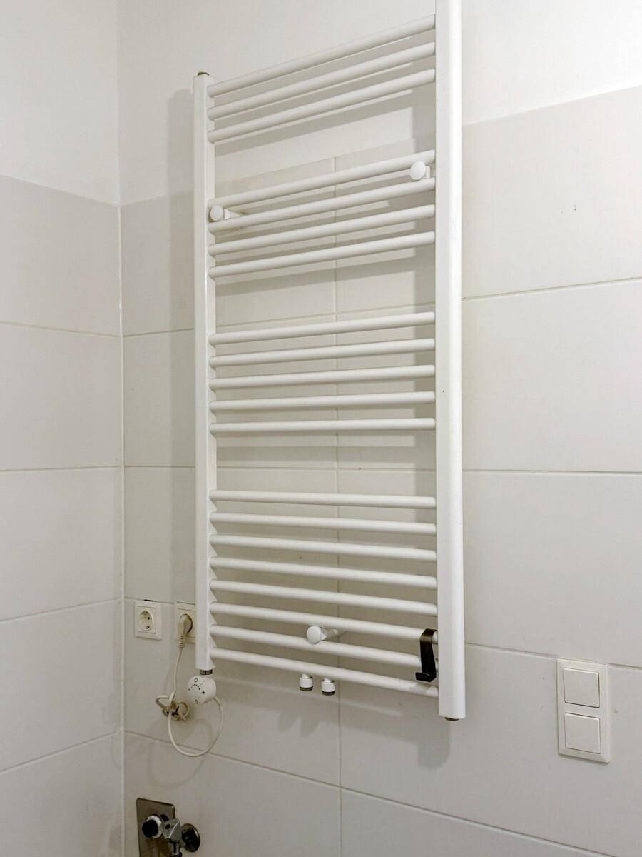 Badezimmer mit Handtuchwärmer