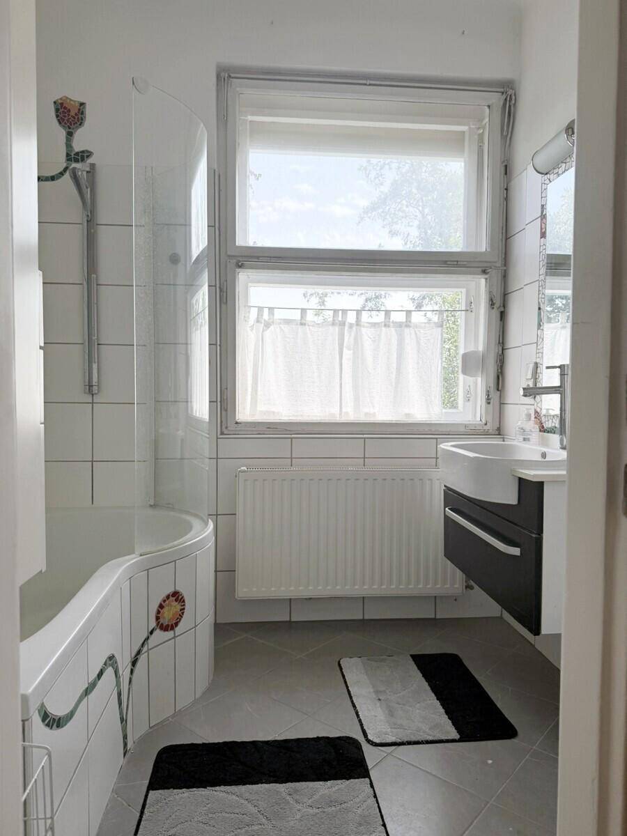 Badezimmer mit Wanne